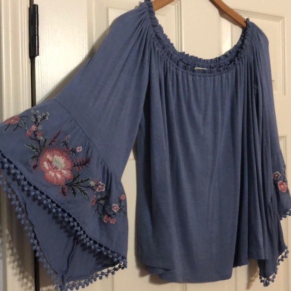 Soft, embroidered, off the shoulder top Altar’d S - Picture 2 of 3